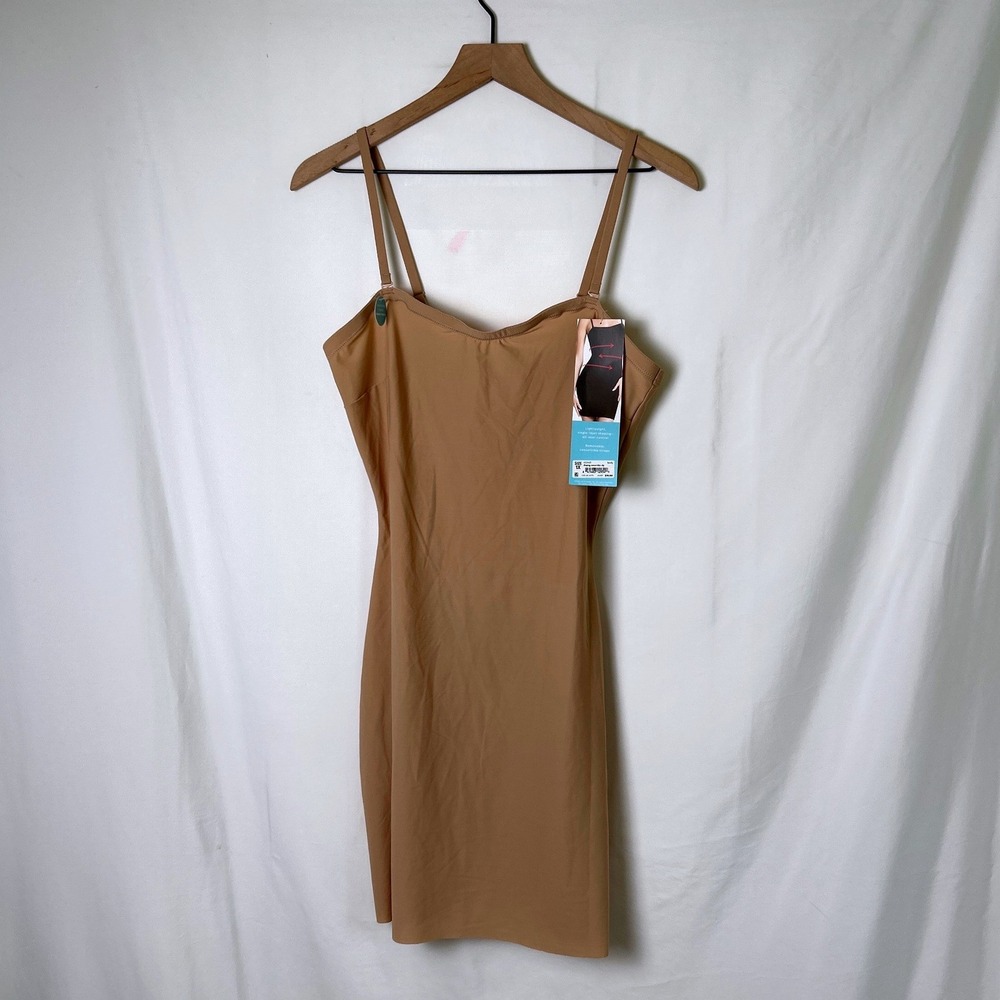 Assets by Spanx Womens Shaping Convertible Slip Size 1X Barely Tan Smoothing NEW